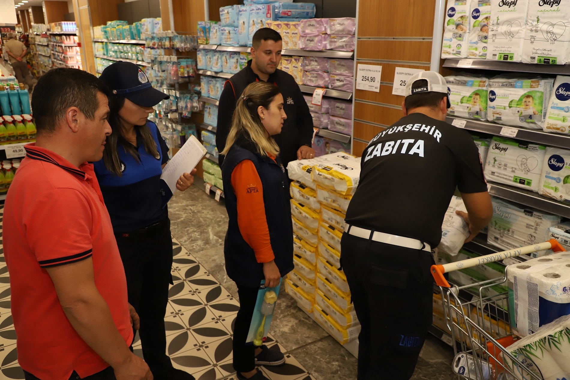 BÜYÜKŞEHİR ZABITADAN MARKET DENETİMİ